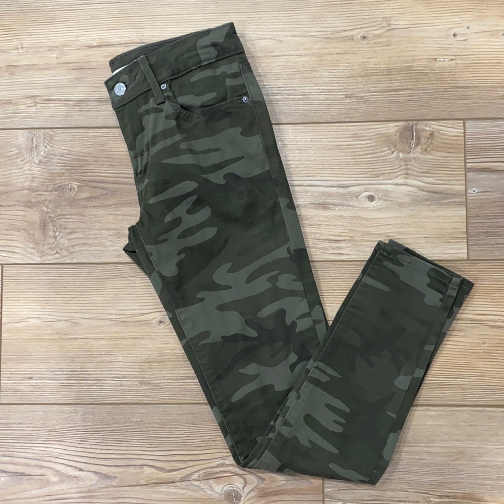 Levi‘s 711 skinny ankle Camo jeans Size 24